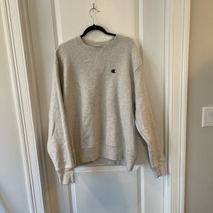 gray champion logo crewneck women’s size xl